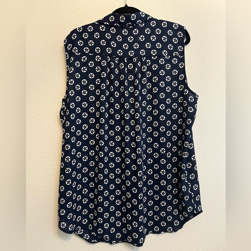 Ann Taylor Navy Patterned Sleeveless Blouse XL - Picture 2 of 5